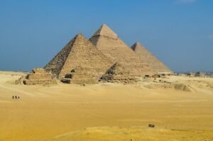 The 8 wonders of the world, The_Giza_Pyramids